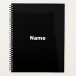 Agenda Ano monograma de texto de nome personalizado preto<br><div class="desc">Monograma de texto de nome personalizado preto minimalista ou agenda personalizada simples e elegante personalizada personalizada, personalizada e personalizada, personalizada, personalizada e moderna, Planner. Texto branco personalizado sobre fundo preto de cor sólida e clara. Você pode personalizá-lo com seu nome, monograma, iniciais, ano ou texto personalizado, empresa, escritório ou nome...</div>