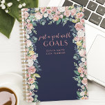 Agenda Apenas Uma Garota Com Objetivos Personalizados<br><div class="desc">Um bom planejador de citações motivacionais para mulheres. Escova com letra de escrita que diz "Apenas uma garota com objetivos". Cercado por florais de aquarelas sobre fundo azul-marinho. Personalize este design personalizado com seu próprio nome,  texto e ano.</div>