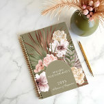 Agenda Arco Fotográfico Floral da Boêmia Moderna<br><div class="desc">Mantenha-se organizado com o nosso planejador botânico feito à mão. Apresentando nossos elegantes designs florais pintados à mão, verde tropical e formas geométricas modernas, ele é emparelhado com uma paleta colorida chic para um olhar na moda, sofisticado. Personalize com seu nome e ano um planejador verdadeiramente exclusivo que traz beleza...</div>