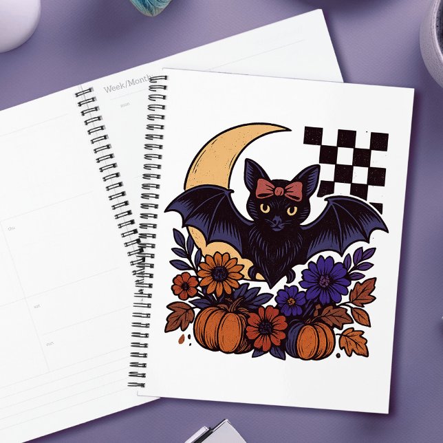 Agenda Bat De Halloween Com Estética Gótica Da Lua (This retro Halloween bat design captures spooky charm with a gothic twist.)