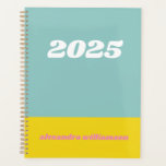 Agenda Bloqueio Geométrico Colorido no Teal 2025 Personal<br><div class="desc">Organize-se com um toque de talento retrô usando este Planejador Personalizado Geométrico do Bloco de Cores 2025 em lacre e amarelo. O design ousado e inspirado na versão retrorreflectora apresenta blocos de cores vibrantes que criam uma estética moderna e divertida. Com seu formato sem data, você pode começar a planejar...</div>