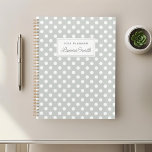 Agenda Bolinhas modernas de sábio<br><div class="desc">Notebook planejado personalizado com bolinhas brancas em cor verde de sábio com nome personalizado.</div>