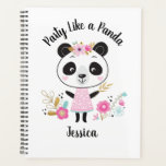 Agenda Bonita cor-de-rosa e cor-de-rosa, feminina persona<br><div class="desc">Um panda fofo personalizado que retornou ao planejador escolar. Que garota não ama um panda adorável com flores? Este planejador giro é perfeito para as vossas raparigas divertidas de volta aos suprimentos escolares.O verso do planejador tinha um padrão de listras preto e branco. Projetado para você pelo Blackberry Boulevard.</div>