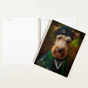 Agenda Cachorro de Airedale na Rua. Dia de Patrick