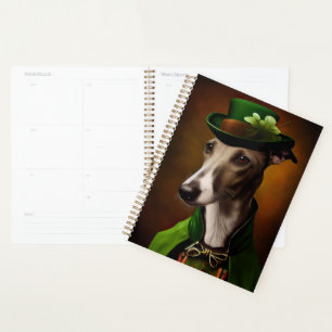 Agenda Cachorro Greyhound vestido para o Dia de São Patrí
