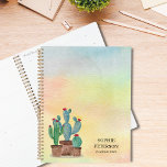 Agenda Cactus sudoeste do deserto Cactos Suculentos Perso<br><div class="desc">Esse planejador colorido é decorado com potes de cactos e fundo de aquarela. Facilmente personalizável com seu nome e ano. Use a opção Personalizar Mais para alterar o tamanho,  o estilo ou a cor do texto. Original Watercolor © Michele Davies.</div>