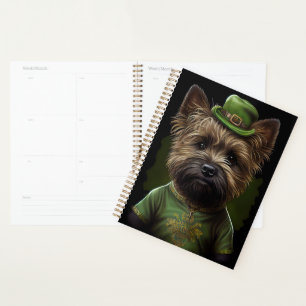 Agenda Cairn Terrier cão na Rua.