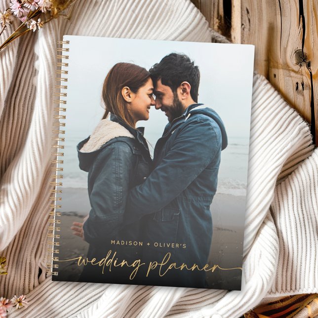 Agenda Caligrafia Dourada do Planador de Casamento Modern (Criador carregado)