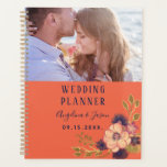 Agenda Casamento de Fotografia Rustic Coral<br><div class="desc">Flor rosa,  elegante e russa em combinação com fundo de coral e marinho azul de trás. Um simples,  belo,  moderno livro do planejador de casamento,  com foto personalizada do casal.</div>
