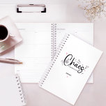 Agenda Casamento do Coordenador do Caos<br><div class="desc">Mantenha o caos em contato com o nosso Coordenador de Caos. Em preto-e-branco-chico, este design apresenta ilustrações adoráveis e toques personalizados, perfeitos para qualquer planejador de casamento ou coordenador de eventos. Com um punhado de corações cor-de-rosa, é uma manga fofa e personalizada para honrar o seu papel indispensável para trazer...</div>