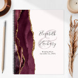 Agenda Casamento Dourado de Blush do Script Agate Geode<br><div class="desc">Este elegante e moderno planejador de casamento mostra uma design de cor d'água borrifada, aparada com brilho de ouro falso. Personalize facilmente o texto da cinza de carvão em um fundo esbranquiçado, com os nomes dos casais em caligrafia manuscrita sobre um grande e grande painel. Adicione o título e a...</div>