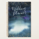 Agenda Casamento Personalizado Dourado Azul marinho<br><div class="desc">Planejador elegante para o seu casamento do tema ouro do marinho! O fundo é uma pintura manual de abstrato aquarela pintada em marinho azul ombre. Há brilho dourado falso no topo e no fundo. O texto diz "Planner de Casamento" na letra moderna do roteiro. Você pode personalizar este item adicionando...</div>