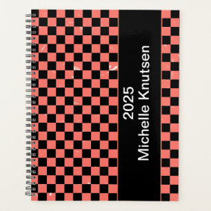 Agenda Checkerboard rosa e preto personalizado 2025