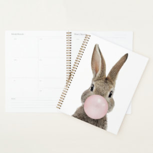 Agenda Coelho soprando chiclete rosa