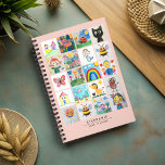 Agenda Colagem de Desenhos de Arte Infantil 20<br><div class="desc">Mantenha-se organizado enquanto celebra a criatividade do seu filho com este planejador personalizado com uma colagem dos seus desenhos. Completado com um design que transforma sua arte em um guardião,  este planejador é a maneira perfeita de manter seu cronograma — e suas obras-primas — próximo o ano todo.</div>
