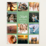 Agenda Colagem de Fotos Personalizada Instagram Na moda D<br><div class="desc">Este planejador de colagem fotográfica bonitinho e moderno e amigável do Instagram em um fundo verde empoeirado tem espaço para seu nome personalizado, assim como para sua profissão ou o nome da escola. Personalize com suas fotos favoritas e comece o ano certo com um planejador personalizado. Espaço para 11 fotos...</div>