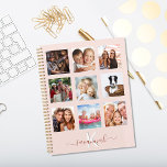 Agenda Colagem de fotos personalizada monograma cor-de-ro<br><div class="desc">Faça sua própria colagem de fotos da família como presente ou para você mesmo. Use quatro, 9 das suas fotos favoritas de sua família, amigos, destino de viagem de sonho ou animal de estimação! Personalize e adicione um nome e sua letra monográfica. O nome é escrito com um moderno estilo...</div>