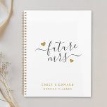 Agenda Corações Dourados modernos Futuro Sra. Wedding<br><div class="desc">Notebook de planejador de casamento personalizado com "futura Sra." na caligrafia da na moda moderna com design de corações de ouro.</div>