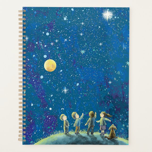 Agenda Crianças observando o Stars Planner (Frente)