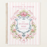 Agenda Cume Elegante de Chuva Floral | Casamento<br><div class="desc">Mantenha o controle de todos os seus compromissos de casamento com este elegante planejador de monograma em aquarela. O texto diz "Este planejador de casamento pertence à futura Sra" com um espaço para personalizar com um nome e um ano.

As cores incluem azul claro,  rosa e cinza.</div>