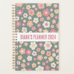 Agenda Daisy Pattern Flowers Blooms Floral Cute CUSTOM<br><div class="desc">Olá! Espero que goste desta design de arte original. Adicione seu próprio texto,  altere as cores ou fontes para personalizá-lo. Procure mais designs no meu compro. Se quiser algo personalizado,  por favor,  avise-me.</div>