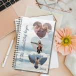 Agenda Deixe as Aventuras Começar Fotos de Viagem Amigos<br><div class="desc">Embarque em sua próxima aventura em estilo com nosso Planejador de Viagem de Aventura Amigos, projetado para mantê-lo organizado e inspirado em suas viagens. Com um pano de fundo tranquilo na praia, este planejador define o tom para viagens inesquecíveis. O cobrir frontal mostra três modelos de fotos em forma de...</div>