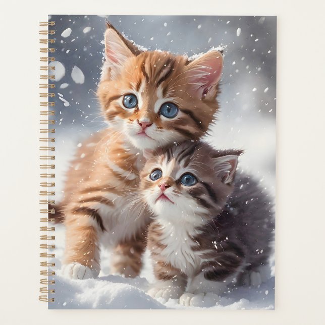 Agenda Dois gatinhos Tabby brincando no inverno da neve (Frente)