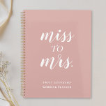 Agenda Dusty Rosa Miss para a Sra. Wedding<br><div class="desc">Um caderno de planejadores de casamento personalizado com "Miss to Mrs" moderno guião design sobre rosa empoeirado.</div>