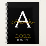 Agenda Elegante do Monograma Negro Dourado de 2022<br><div class="desc">Nome do Monograma Preto Dourado 2022 e Planejador de Notebook Espiral Inicial. Isto faz o doce e perfeito aniversário de 16 anos,  casamento,  chá de panela,  aniversário,  chá de fraldas ou festa de solteira presente para alguém que ama luxo de luxo e estilos quíticos.</div>