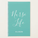 Agenda Enfermeiro Life Medical Teal e White Personalizado<br><div class="desc">Acompanhe o seu agendamento ocupado em estilo com este Enfermeiro Life Medical Teal e White Personalised Planner. É um design moderno com o texto "vida enfermeira" em um grande roteiro letreiro branco centrado na frente de um planificador personalizável de terras pastel. O nome está na parte inferior frontal. Clique na...</div>