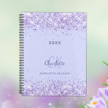 Agenda Escrita 2023 das iniciais do monograma violeta<br><div class="desc">Um fundo de cor violeta,  lavanda,  decorado com pó de brilho falso. Personalize e adicione seu primeiro nome,  iniciais do monograma,  nome do cheio e um ano.</div>