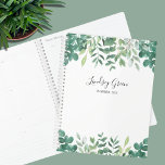 Agenda Eucalyptus Greenery personalizado<br><div class="desc">Este Planejador é decorado com aquarela eucalipto e folhagem em tons de verde. Facilmente personalizável. Use a opção Ferramenta Design para alterar o tamanho, o estilo e a cor do texto. Porque nós criamos a nossa trabalho de arte, você não encontrará esta imagem exata de outros designers. Original Watercolor ©...</div>