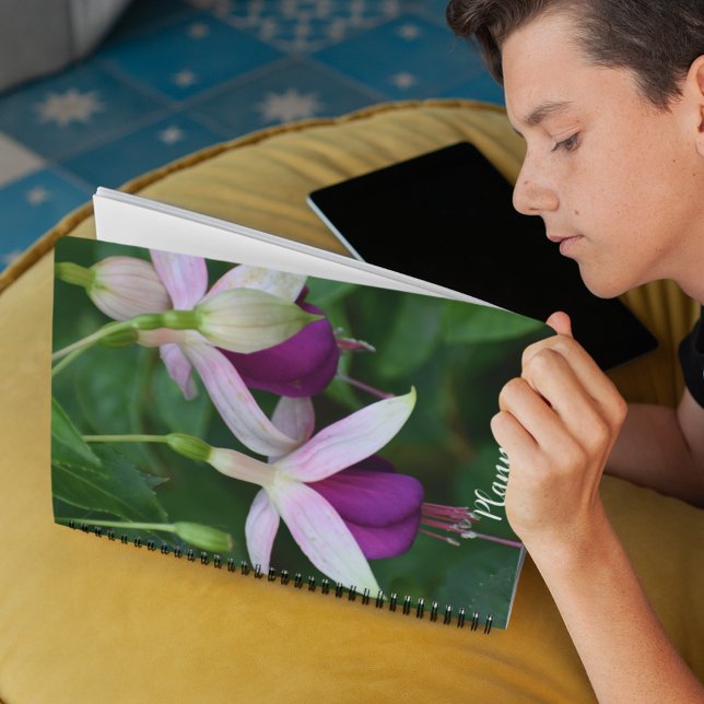 Agenda Flores de Fúchsia Roxas com Sepais Brancos (In Situ)