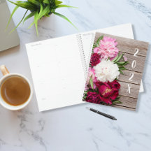 Flores De Pedônias De Jardim Na Madeira Rústica