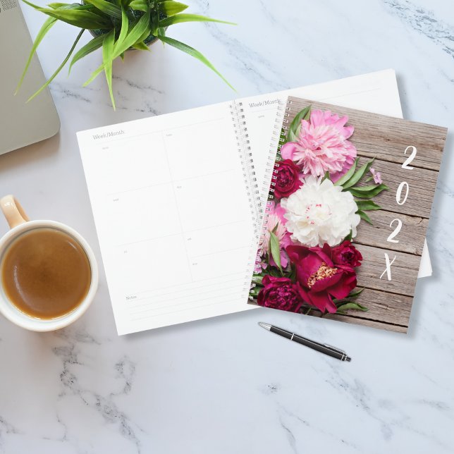 Agenda Flores De Pedônias De Jardim Na Madeira Rústica (Criador carregado)