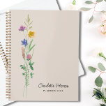 Agenda Flores Selvagens Personalizadas<br><div class="desc">Este planejador floral apresenta flores silvestres de cor d'água delicadas em um fundo bege mole. Facilmente personalizável com seu nome e ano. Use a Ferramenta Design para alterar o tamanho, o estilo ou a cor do texto. Rapariga e feminina esta design é perfeita para casa, negócios, escola e faculdade. Original...</div>