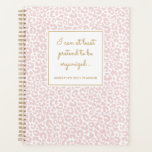 Agenda Folha Funny Pastel Leopard Impressão Padrão Blush<br><div class="desc">Este planejador bonito contém textos humorísticos lendo, "Eu posso pelo menos fingir ser organizado... " O fundo contém um padrão de impressão leopardo em rosa-claro. Um modelo de texto está incluído para personalização, fazer este é um presente perfeito! Excelente para alguém que tenha problemas em ficar organizado - pode ser...</div>