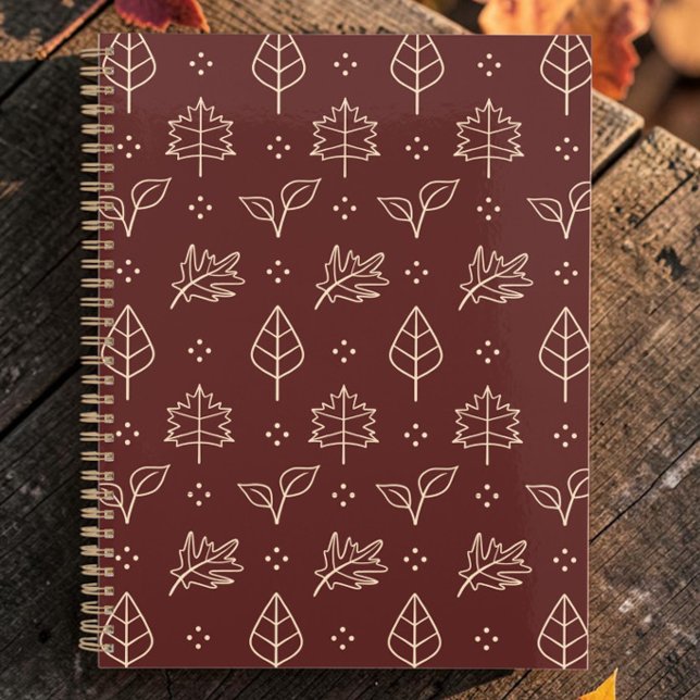Agenda Folhas de Outono Simples Impressão Gráfica em Borg (Minimalist scandi style planner with autumn leaves in a moody burgundy brown colour, on a wood table)