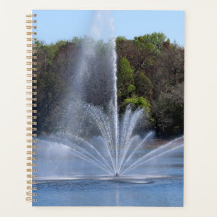 Agenda Fonte em um lago