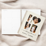Agenda Foto de Amor Instagram Casamento Minimalista Moder<br><div class="desc">O Pensador de Casamento Mínimo de Presente do Love Photo Instagram combina praticidade com sentimentalidade para o casal moderno. Apresentando um design limpo e minimalista, este planejador inclui um cobrir de fotos personalizável, permitindo que você exiba uma memória estimada. Com seções ponderadas para organizar cada detalhe, de locais a listas...</div>