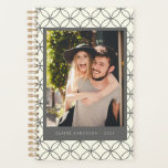 Agenda Foto Personalizada de Arte em Linha Branca na moda<br><div class="desc">Planeador de Fotografias de Casais de Arte Preta e Elegante Na moda Personalizados</div>