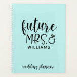 Agenda Futuro Sra. Wedding<br><div class="desc">Mantenha-se organizado com seu planejamento de casamento com este planejador personalizado apresentando seu futuro sobrenome.</div>