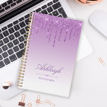 Agenda Glitter De Luxo Chic Drips Purple 2024<br><div class="desc">Este planejador de chic apresenta uma borda brilhante de faux glitter roxa e fundo ombre roxo. Personalize-o com o seu nome em uma escrita elegante sobre um divisor de diamantes roxo. As palavras "2024 Planner" ou outro texto de sua escolha aparecem na fonte sans serif abaixo.</div>