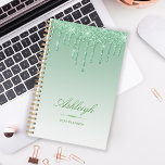 Agenda Glitter de Luxo Chic - Glitter Verde 2024<br><div class="desc">Este planejador de chic apresenta uma borda brilhante verde faux glitter e fundo verde ombre. Personalize-o com o seu nome em uma escrita elegante sobre um divisor de diamantes verde. As palavras "2024 Planner" ou outro texto de sua escolha aparecem na fonte sans serif abaixo.</div>