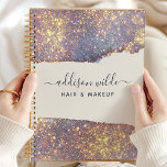 Agenda Glitter Dourado Roxo Iridescente<br><div class="desc">Brilhar com este design de brilho roxo iridescente e dourado. Perfeito para mulheres empresárias,  cabeleireiros e maquiadoras,  este planejador combina luxo com praticidade. A trabalho de arte iridescente e brilhante acrescenta um toque de sofisticação à sua organização diária. Ideal para aqueles que amam na moda e planejadores contemporâneos.</div>