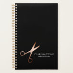 Agenda Hirestilista de tesouras de ouro rosa modernas e e<br><div class="desc">Design moderno e elegante para penteados com tesouras rosa-douradas,  fonte elegante de caligrafia e fundo preto.</div>
