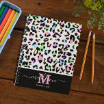 Agenda Impressão Animal Leopard Chic Monograma 2024<br><div class="desc">Planeador 2024 da revista Trendy Animal com um padrão moderno de impressão leopardo multicolorida,  suas iniciais e nome em uma elegante letra escrita à mão.</div>