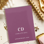 Agenda Iniciais de monograma em ameixa rosa 2025<br><div class="desc">Fundo de ameixa,  cor-de-rosa escuro e texto branco. Personalize e adicione suas iniciais,  nome e um ano de título do monograma.</div>