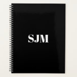 Agenda Iniciais minimalistas de monograma personalizado p<br><div class="desc">Ano personalizado minimalista preto e branco,  monograma,  iniciais ou nome simples e elegante Planejador personalizado personalizado. Texto branco personalizado sobre fundo preto de cor sólida e clara.</div>