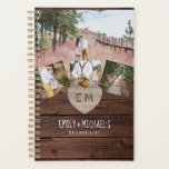 Agenda LISTA DE BALDES Fotografias Rústico Roxo Floral<br><div class="desc">Casais personalizados adoráveis mantêm o notebook da lista de baldes com cobrir decorativo e dois campos modelo de texto para adicionar seus primeiros nomes e um título conforme desejado. Isso faria um belo presente de casamento para recém-casados, ou um presente de aniversário de casamento ou um presente de casal que...</div>